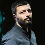 Ünlü şarkıcı Mehmet Erdem hosteslere saldırdı!