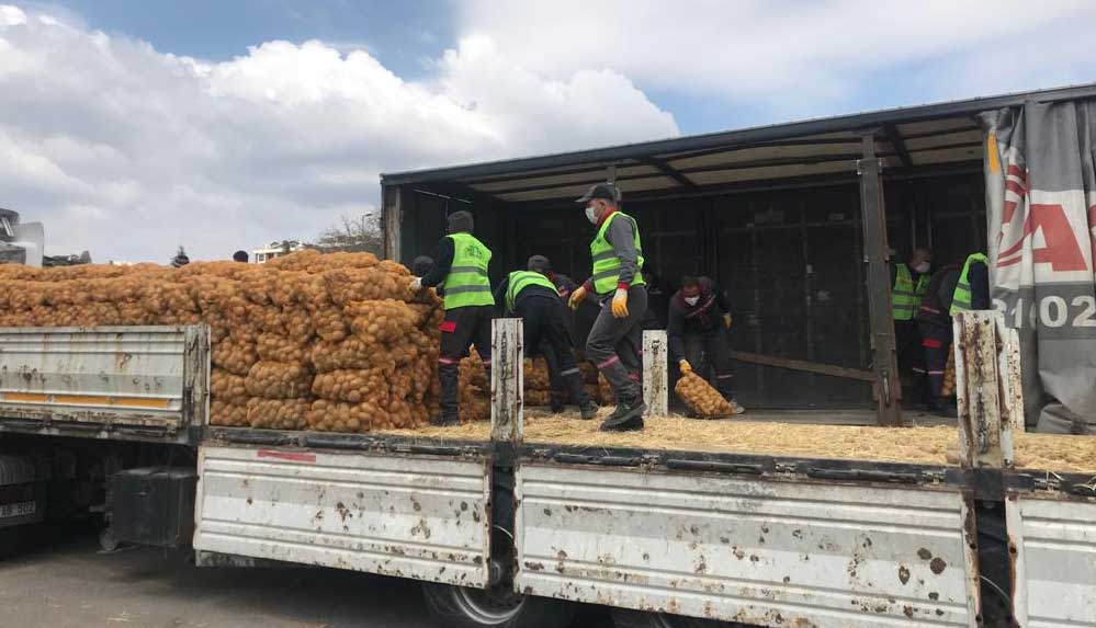 Üreticiden alınan patates ve soğanlar ücretsiz dağıtılmaya başlandı