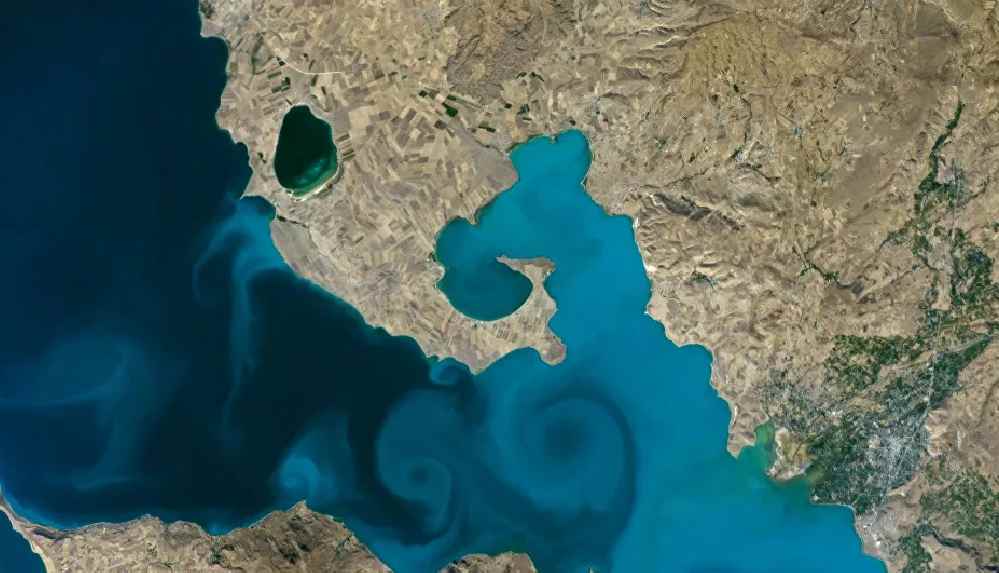 Van Gölü’ne oy yağmuru: NASA’nın sitesi çöktü