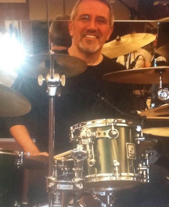 Ünlü müzisyen Asım Ekren hayatını kaybetti