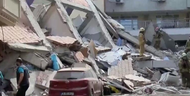 Son Dakika... Zeytinburnu'nda bina çöktü