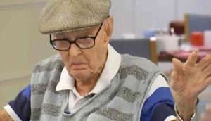 111 yaşındaki Avustralyalı adam, uzun yaşamın sırrını açıkladı: Tavuk beyni yemek