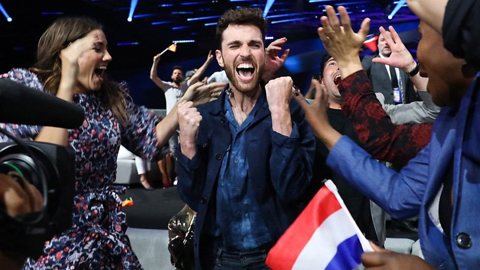 Eurovision Şarkı Yarışması'nda Covid-19 saptanan ülkeler 'banttan' yarışacak