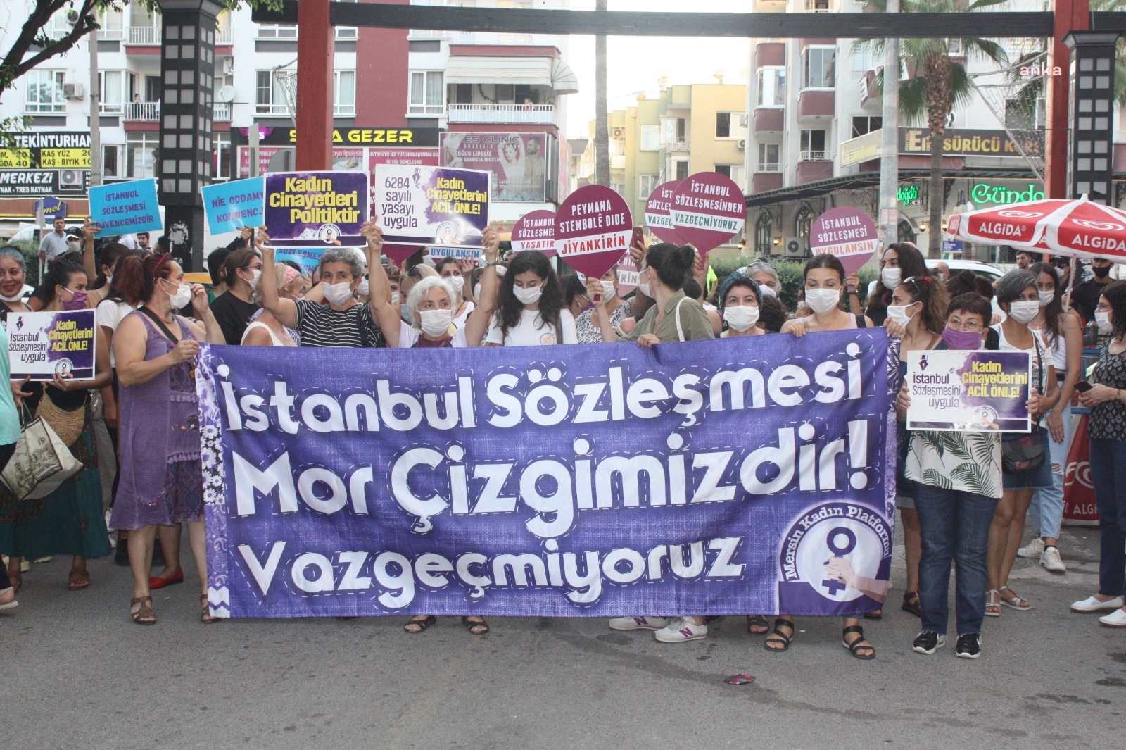 İstanbul Sözleşmesi protestolarına katılan Mersinli kadınlara 130 bin Türk Lirası'na yakın ceza!