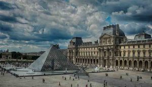 228 yıllık Louvre Müzesi'ni ilk kez kadın yönetecek