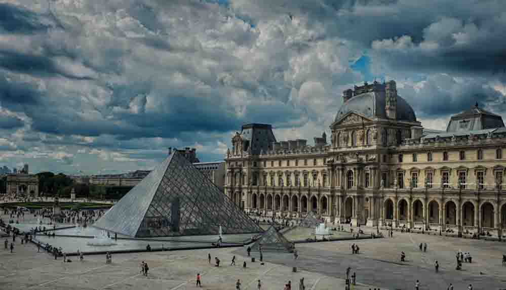 228 yıllık Louvre Müzesi'ni ilk kez kadın yönetecek
