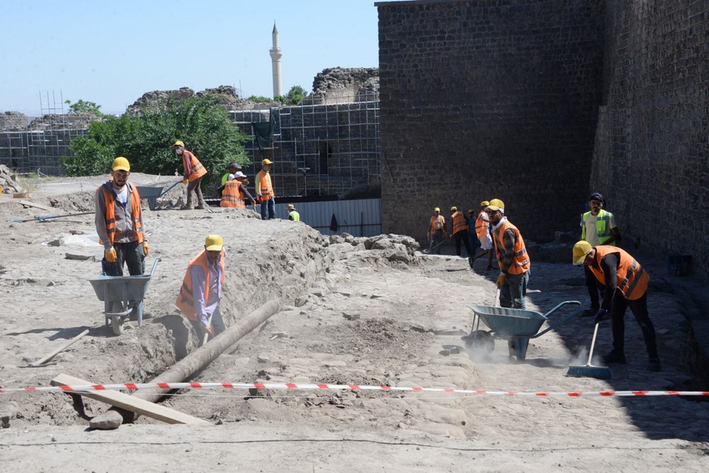Amida Höyük'teki Roma Sarayı'nın Kral yolu gün yüzüne çıkarıldı
