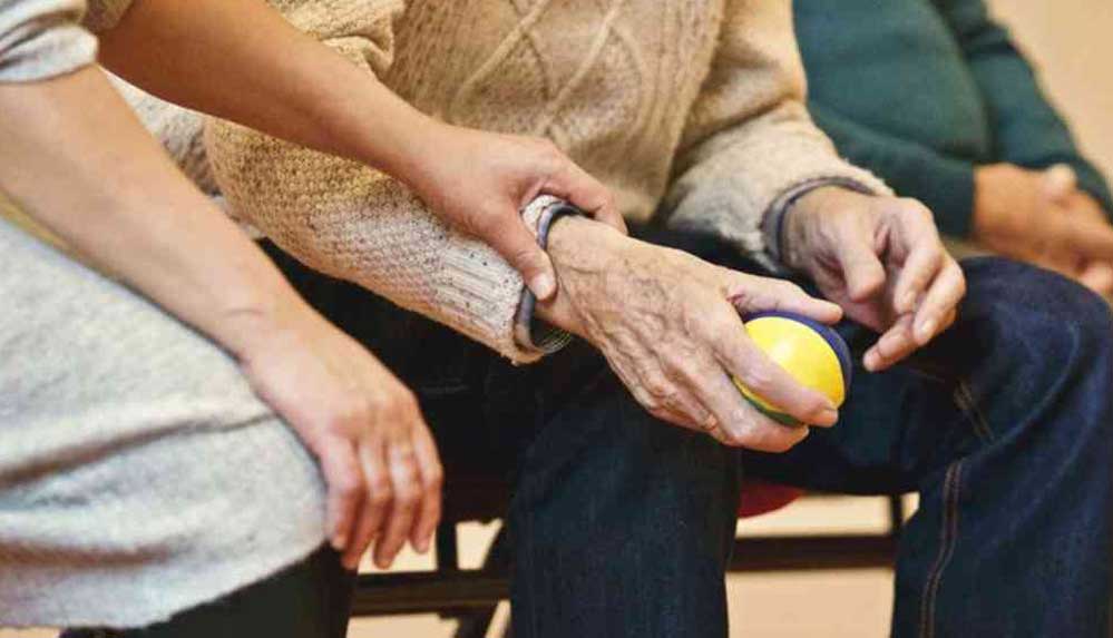 Alzaymır-ve-demans-hastası-yaşlı-çift,-Mors-alfabesini-kullanarak-huzurevinden-kaçtı