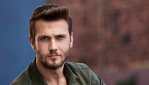 Aras Bulut İynemli'nin yaptığı gaf sosyal medyanın gündemine oturdu