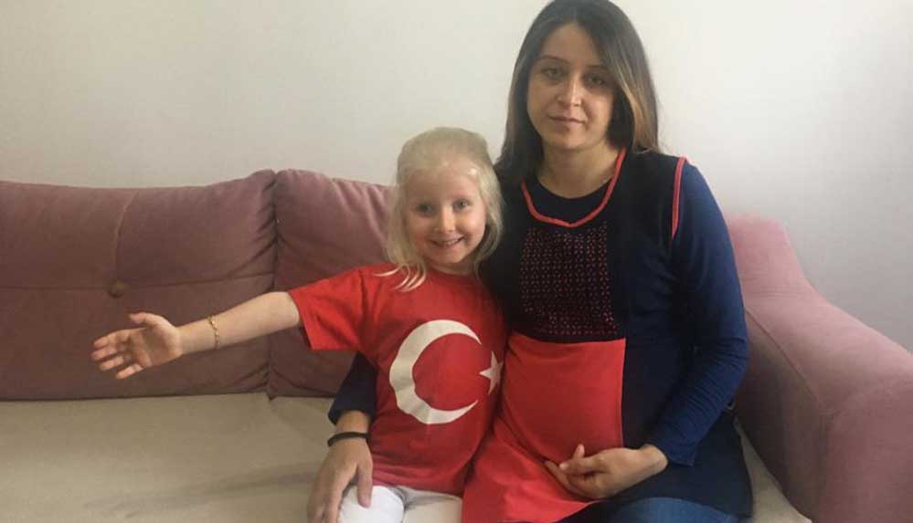 Beş-yaşındaki-Hira-'Gençliğe-Hitabe'yi-ezbere-okuyor