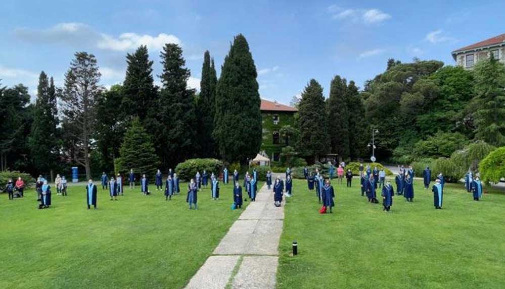 Boğaziçi Üniversitesi'nde akademisyenlerin nöbeti sürüyor