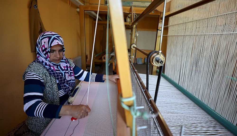 Bursa'nın dağ ilçelerinde geleneksel yöntemlerle dokunan kumaşlar rağbet görüyor