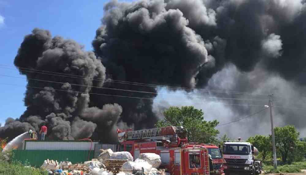 Çanakkale'de atık toplama merkezinde yangın