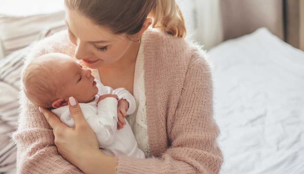 Covid-19 bebeklerde de görülüyor. Emziren anne, baba ya da bebek Covid pozitif ise!