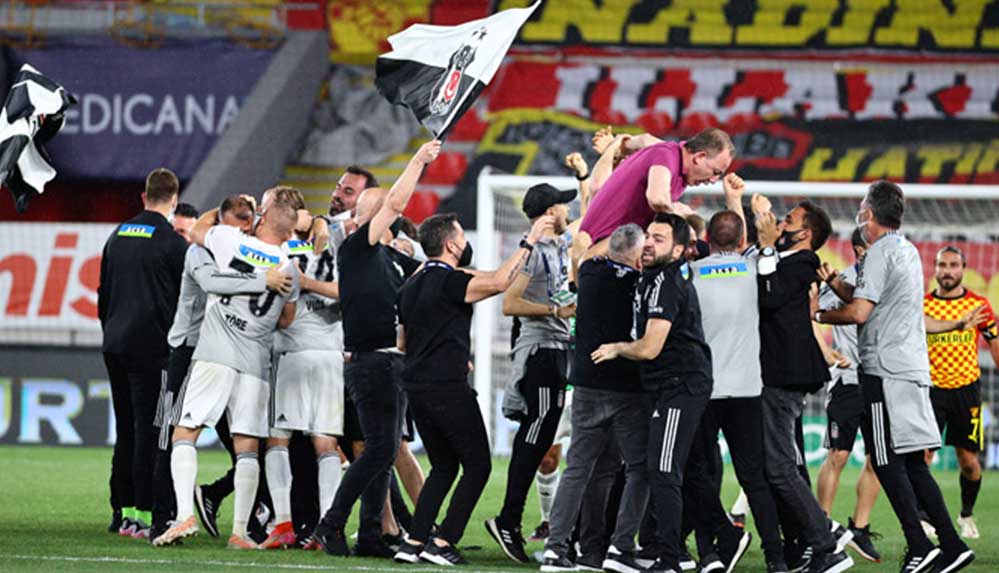 Beşiktaş Kulübü Başkanı Çebi: Tüm çalışanların emekleriyle şampiyon olduk