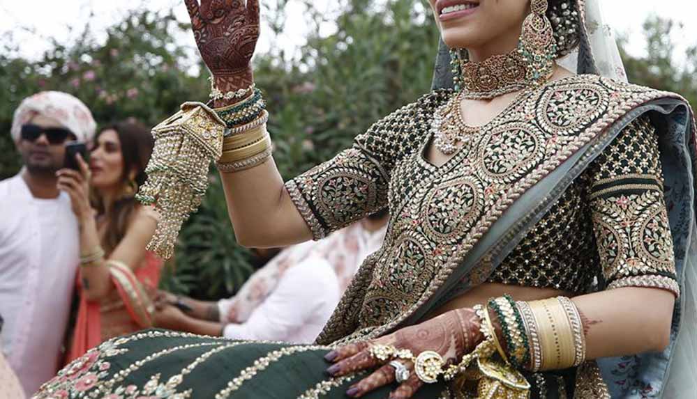 Damat düğünden kaçınca gelin konuklardan biriyle evlendi!