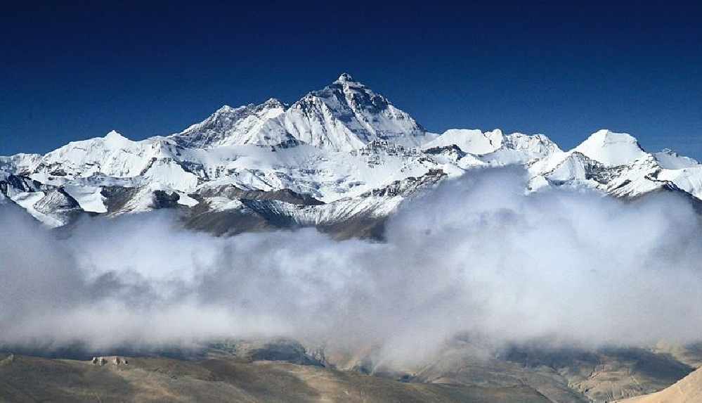 Everest’e çıkan "en yaşlı Amerikalı" ile "dağın en hızlı kadın tırmanıcısı" zirveden indi