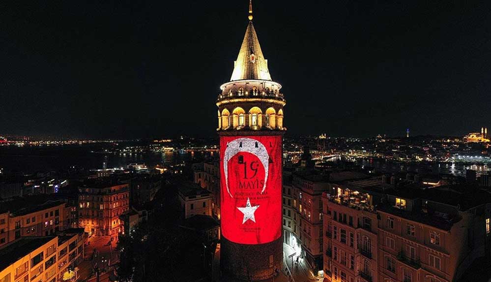 Galata-Kulesi-19-Mayıs'a-özel-görsellerle-ışıklandırıldı