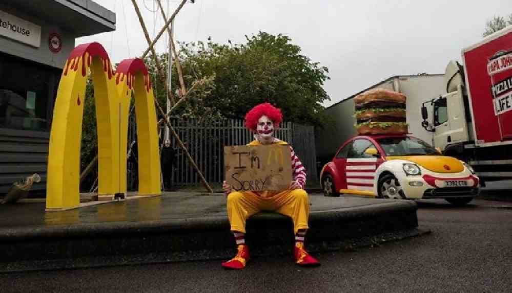 Hayvan hakları savunucuları ülkedeki 1300 McDonald's restoranına ürün dağıtımını engelledi