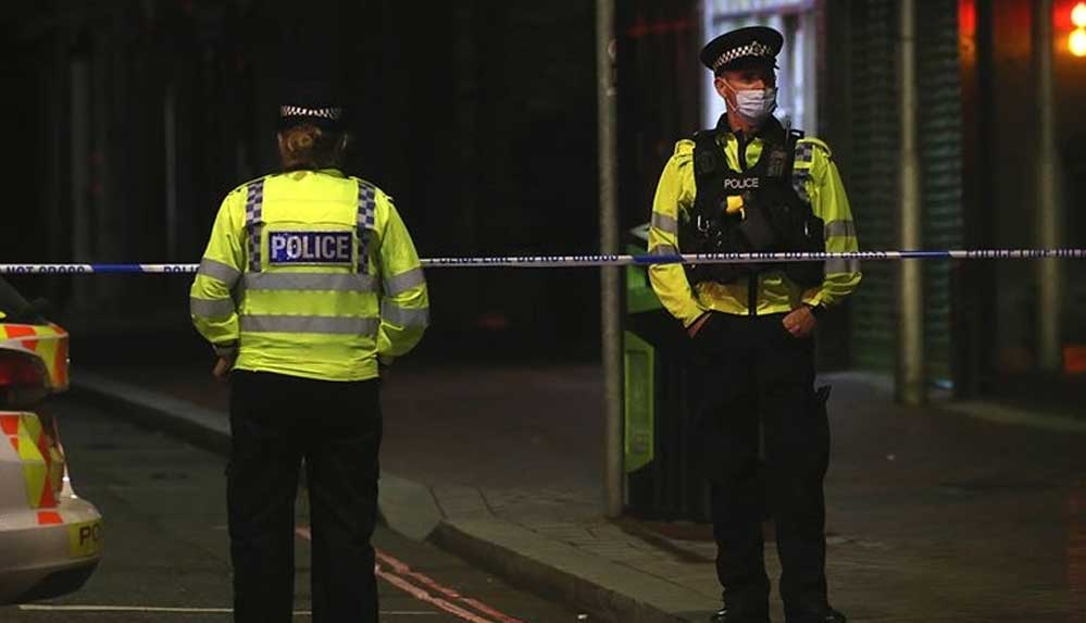 İngiltere'de-siyahi-hakları-savunucusu-kadın-başından-silahla-vuruldu