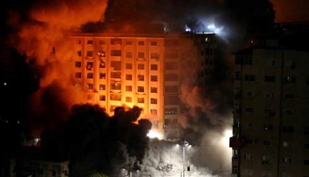 İsrail, Gazze'de sivillerin yaşadığı 12 katlı Hanadi Kulesi'ni hava saldırısıyla vurdu