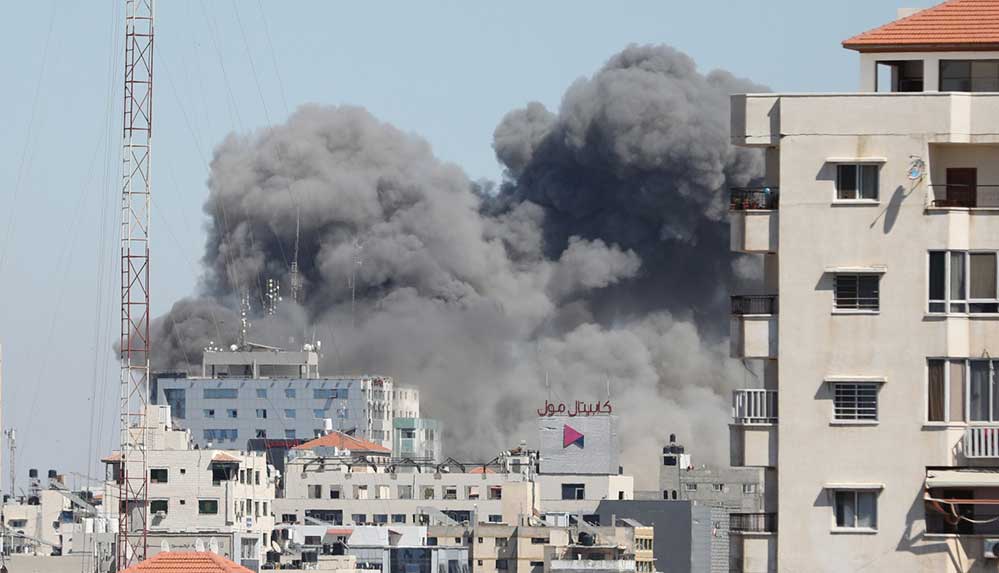 İsrail ordusu, Gazze'de uluslararası televizyonların bulunduğu binayı bombaladı