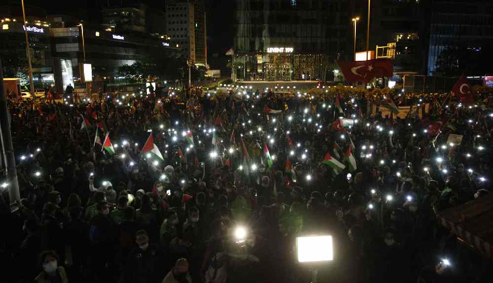 İstanbul'da gece yarısı İsrail'e protesto