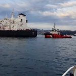 İstanbul-Boğazı'nda-ham-petrol-taşıyan-tanker,-kıyıya-sürüklendi--Boğaz-gemi-trafiğine-kapatıldı