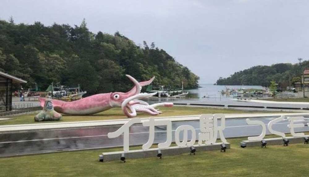 Japonya'yı karıştıran skandal! Corona yardım fonu parasıyla kalamar heykeli yapmışlar 4 Japonya'yı-karıştıran-skandal!-Corona-yardım-fonu-parasıyla-kalamar-heykeli-yapmışlar