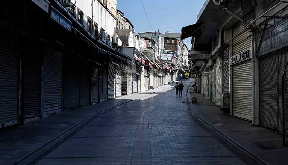 Kademeli normalleşme: Önce küçük işletmeler açılacak, düğün ve taziyeler bekleyecek