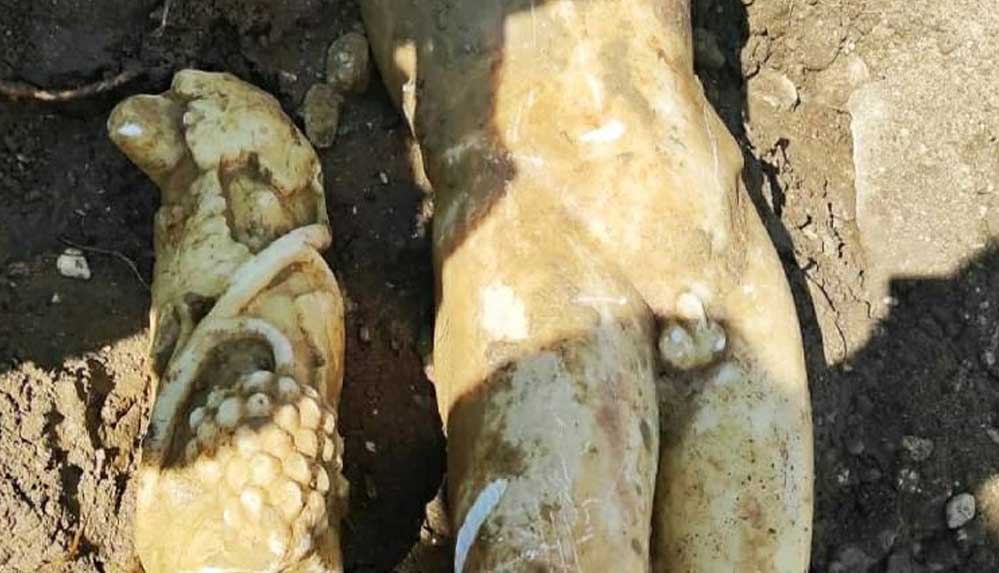 Kanalizasyon-kazısında-'Apollon'-olduğu-düşünülen-heykel-bulundu