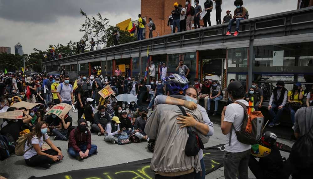 Kolombiya'daki vergi reformu karşıtı gösterilerde hayatını kaybedenlerin sayısı 26'ya çıktı