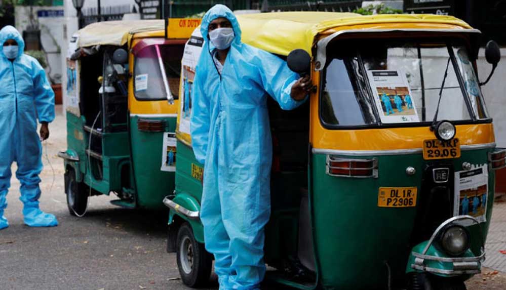 Sağlık sistemini felce uğrayan Hindistan'da meşhur çekçekler ambulansa dönüştü