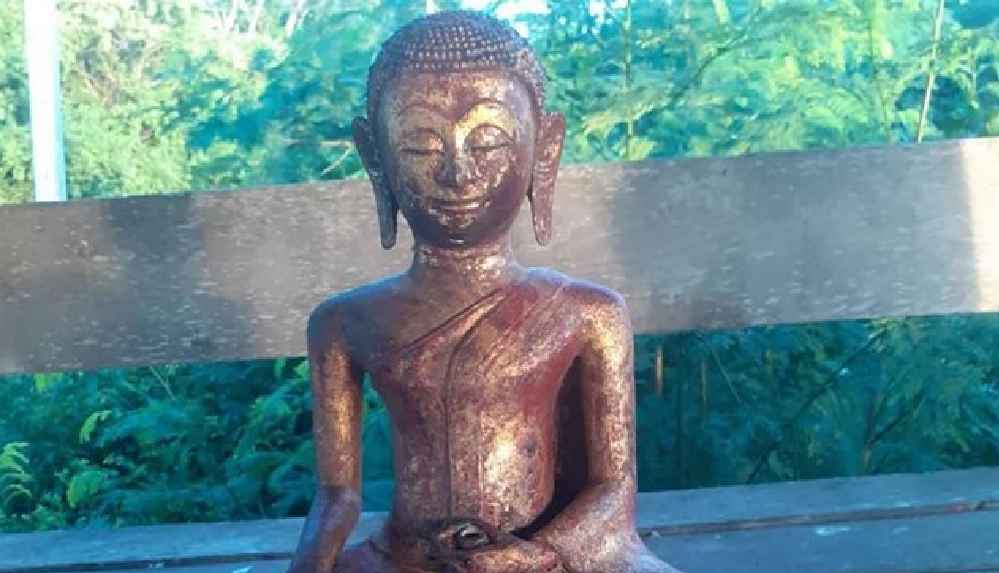 Müzeden kaybolan nadir heykel, otobüs durağında bulundu