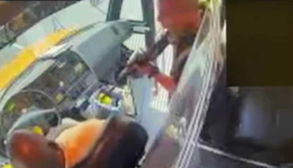 Okul servisini kaçırmaya çalıştı, çocukların 'sinir bozucu' sorularına dayanamayıp pes etti