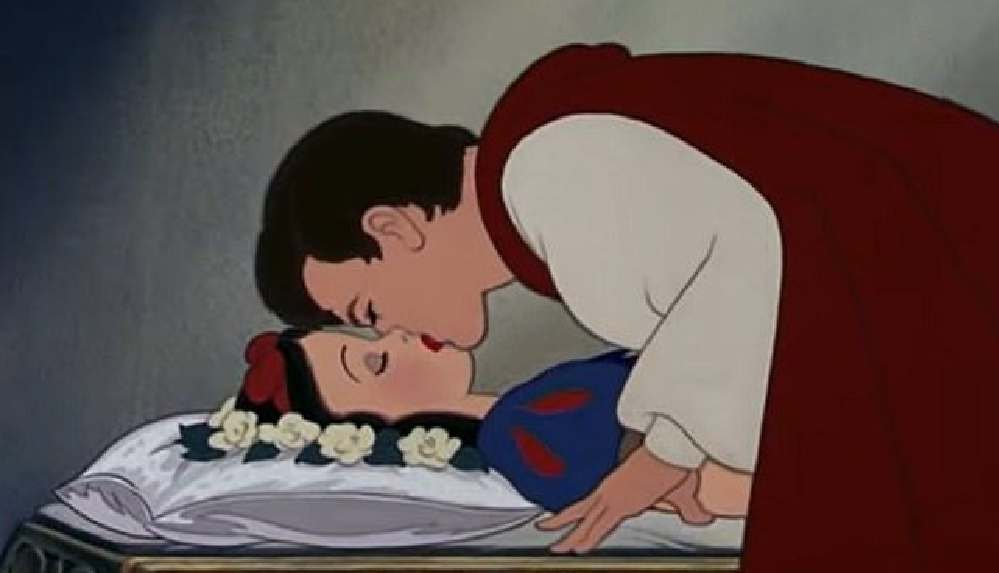 Pamuk Prenses'i öpme sahnesine cinsel saldırı itirazı!