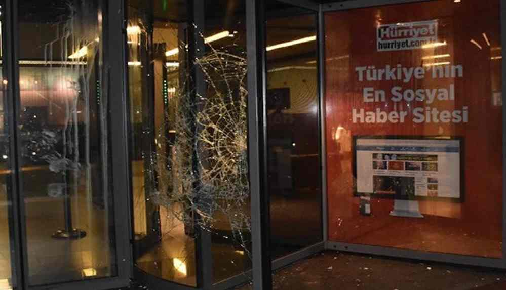 Sedat Peker'in "Ben yaptırdım" dediği Hürriyet gazetesi baskınına eski Hürriyet yazarı isyan etti