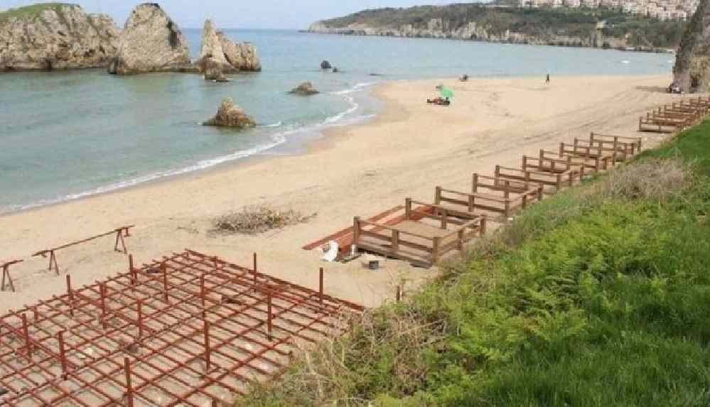 Şile'de kumsala loca koyup foseptik çukuru açtılar