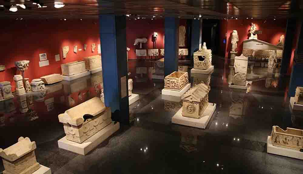 Türkiye tüm birimleriyle yurt dışındaki eserlerin peşinde