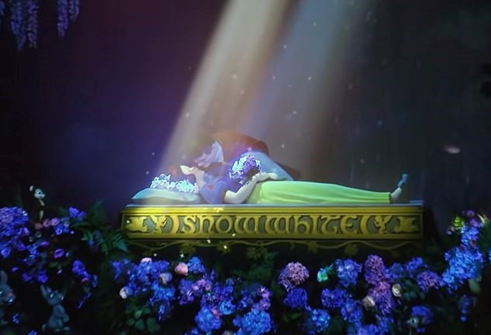 Pamuk Prenses'i öpme sahnesine cinsel saldırı itirazı! 3 Pamuk Prenses'i öpme sahnesine cinsel saldırı itirazı!