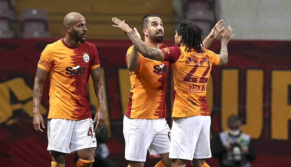 Galatasaray Beşiktaş'ı 3 golle geçti, şampiyonluk hesapları karıştı