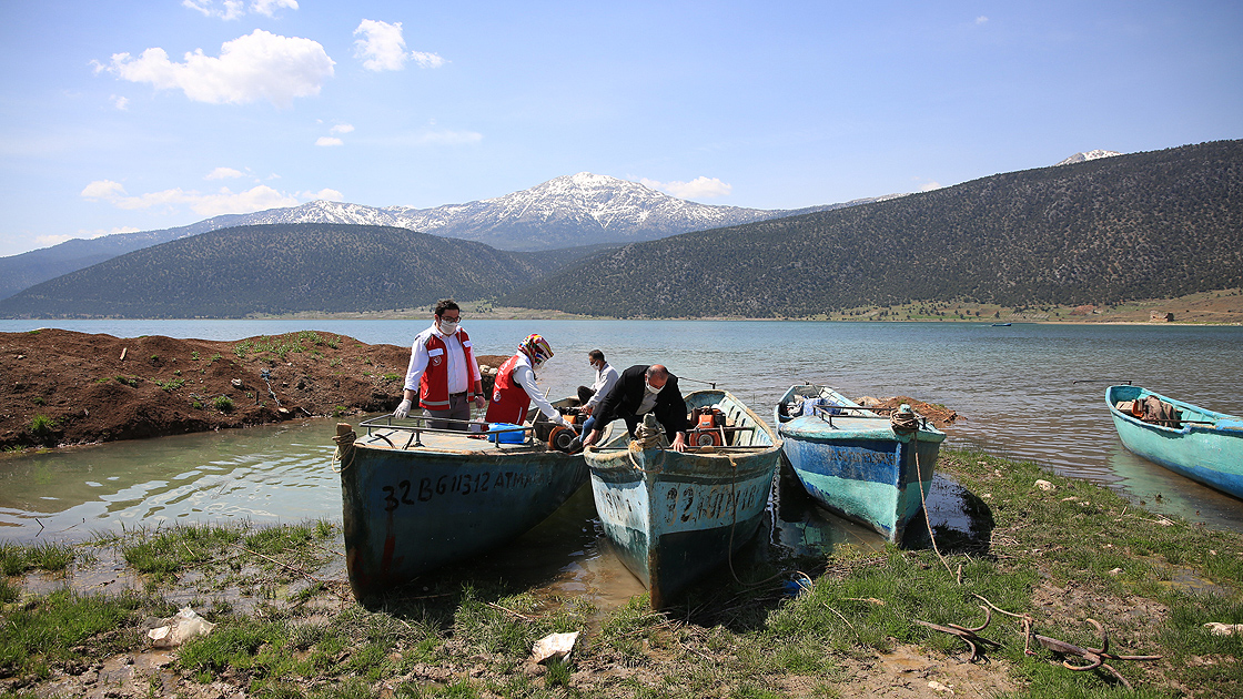 Gölün ortasında izole hayat: "Salgın sürecinde adamıza korona hiç uğramadı" 4 Gölün ortasında izole hayat: "Salgın sürecinde adamıza korona hiç uğramadı"