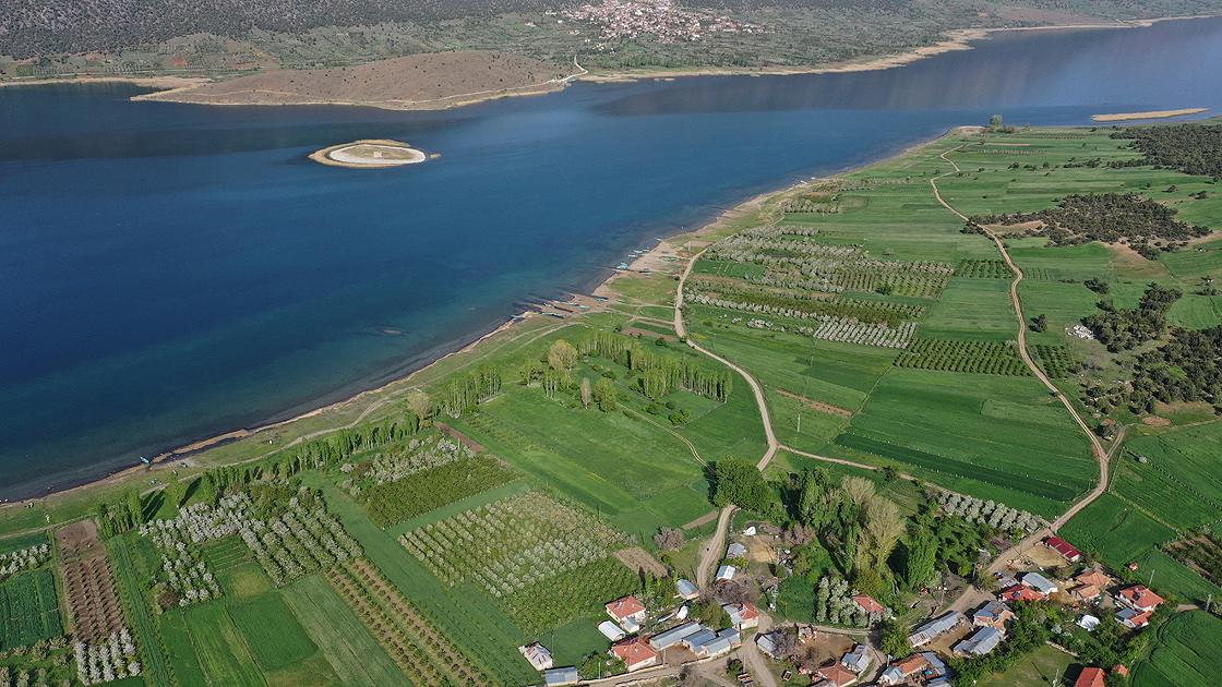 Gölün ortasında izole hayat: "Salgın sürecinde adamıza korona hiç uğramadı" 5 Gölün ortasında izole hayat: "Salgın sürecinde adamıza korona hiç uğramadı"