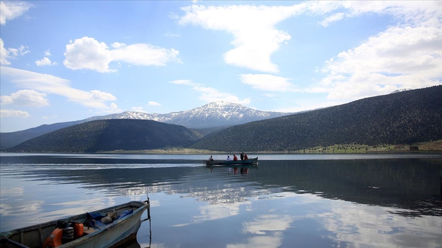 Gölün ortasında izole hayat: "Salgın sürecinde adamıza korona hiç uğramadı"
