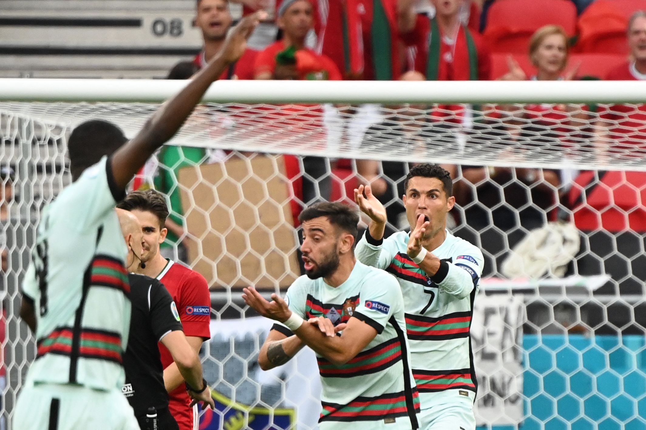 Cüneyt Çakır, Macaristan - Portekiz maçına damga vurdu: Ronalda çılgına döndü!