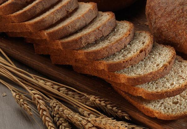 Diyetteyken kepek ekmeği günde kaç dilim yenmeli? Kepek ekmeğinin faydaları nelerdir? Kepek ekmeğinin kalorisi...
