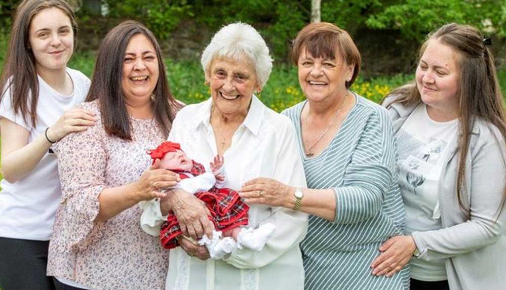 90-torunu-olan-kadın,-torununun-torununun-çocuğunu-gördü