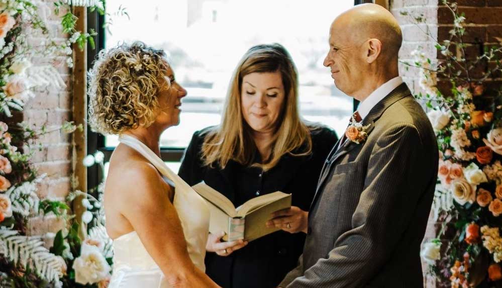 Alzheimer-hastası-erkek-eşine-yeniden-aşık-oldu--İkinci-kez-evlendiler