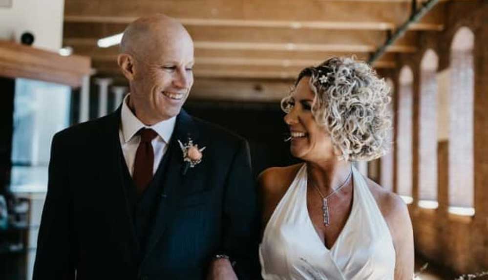 Alzheimer hastası erkek eşine yeniden aşık oldu: İkinci kez evlendiler