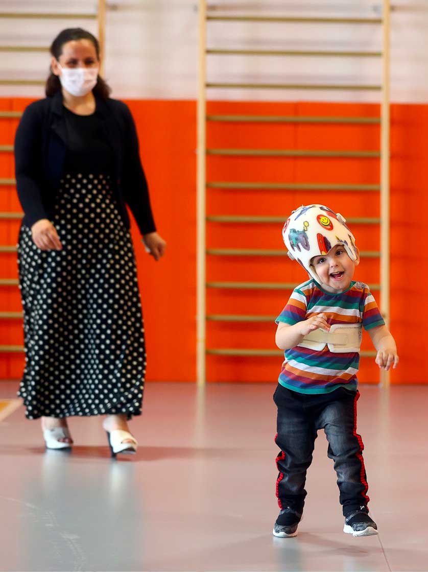 Ameliyatla ayrılan siyam ikizleri 3 yaşında